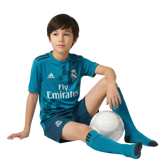 Real Madrid Away Shirt 17/18 - FullKit image 2