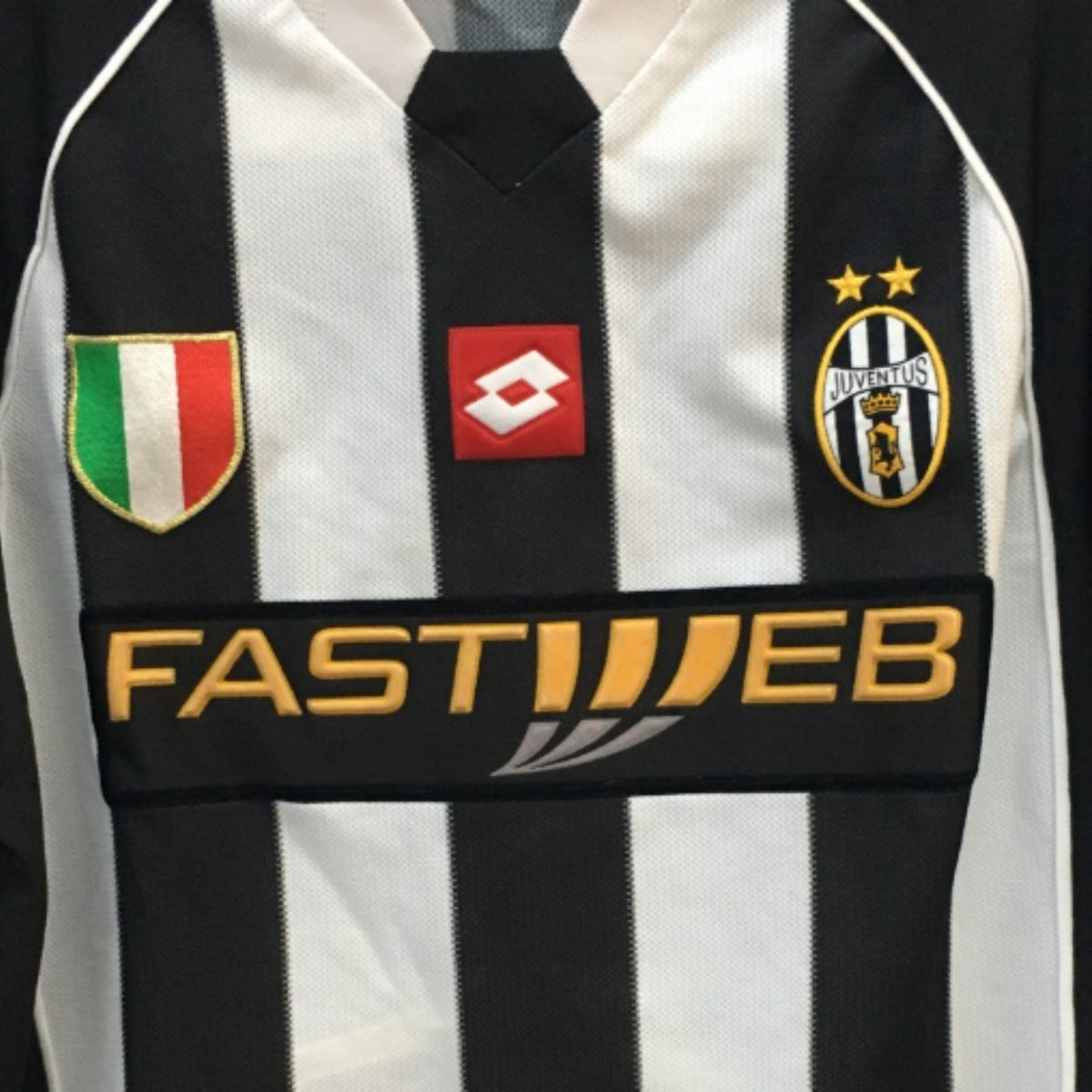 Retro Juventus Home Shirt 02/03 - FullKit image 3