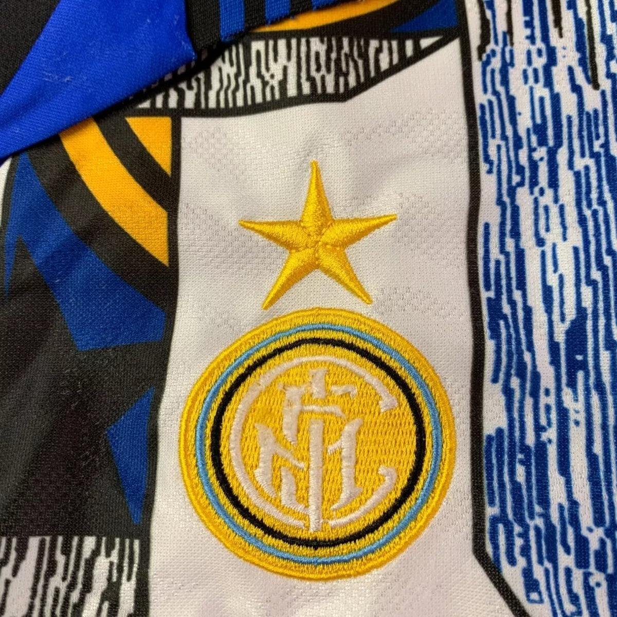 Retro Inter Milan Away Shirt 95/96 - FullKit image 4