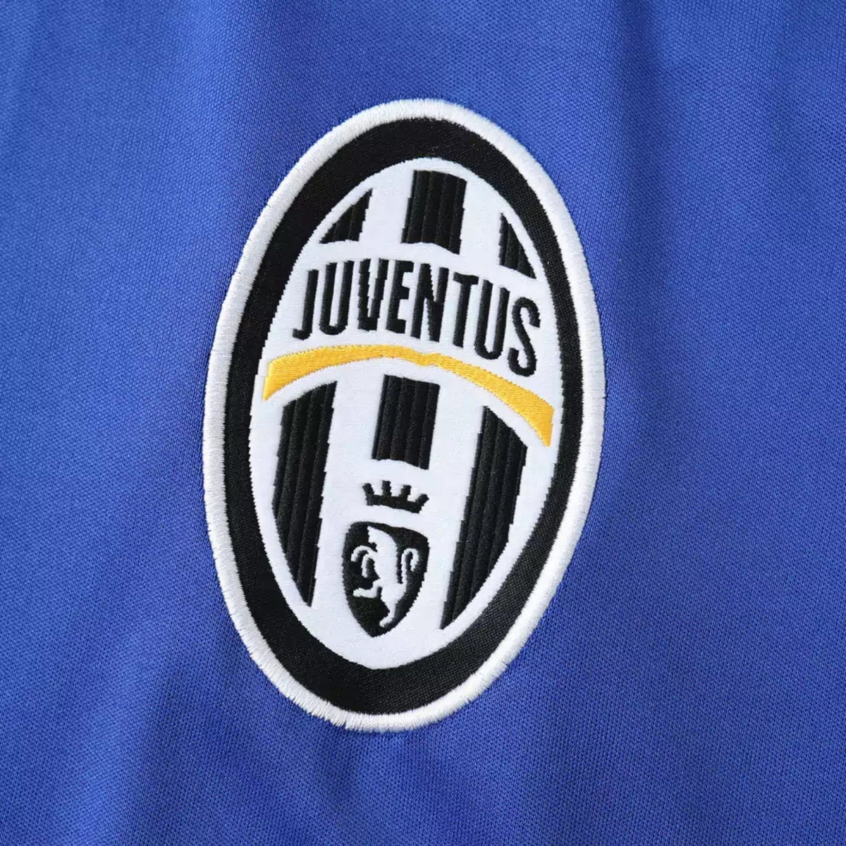 Retro Juventus Third Shirt 04/05 - FullKit image 5
