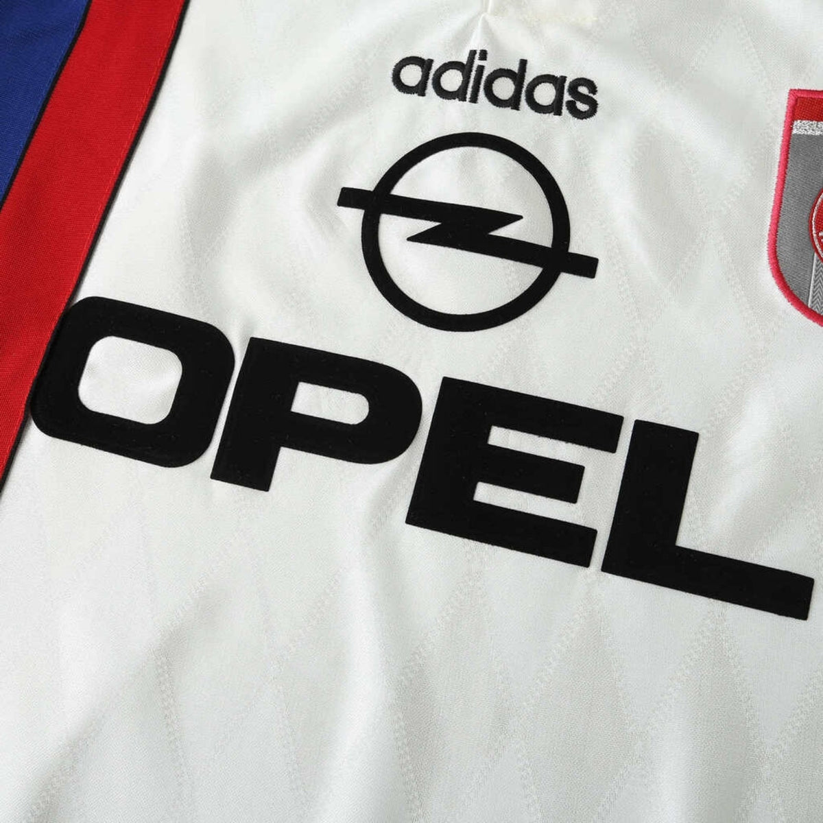 Retro Bayern Munich Away Shirt 95/96 - FullKit image 4