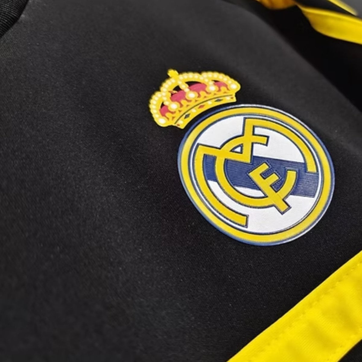 Real Madrid Goalkeeper Shirt 11/12 - FullKit image 3