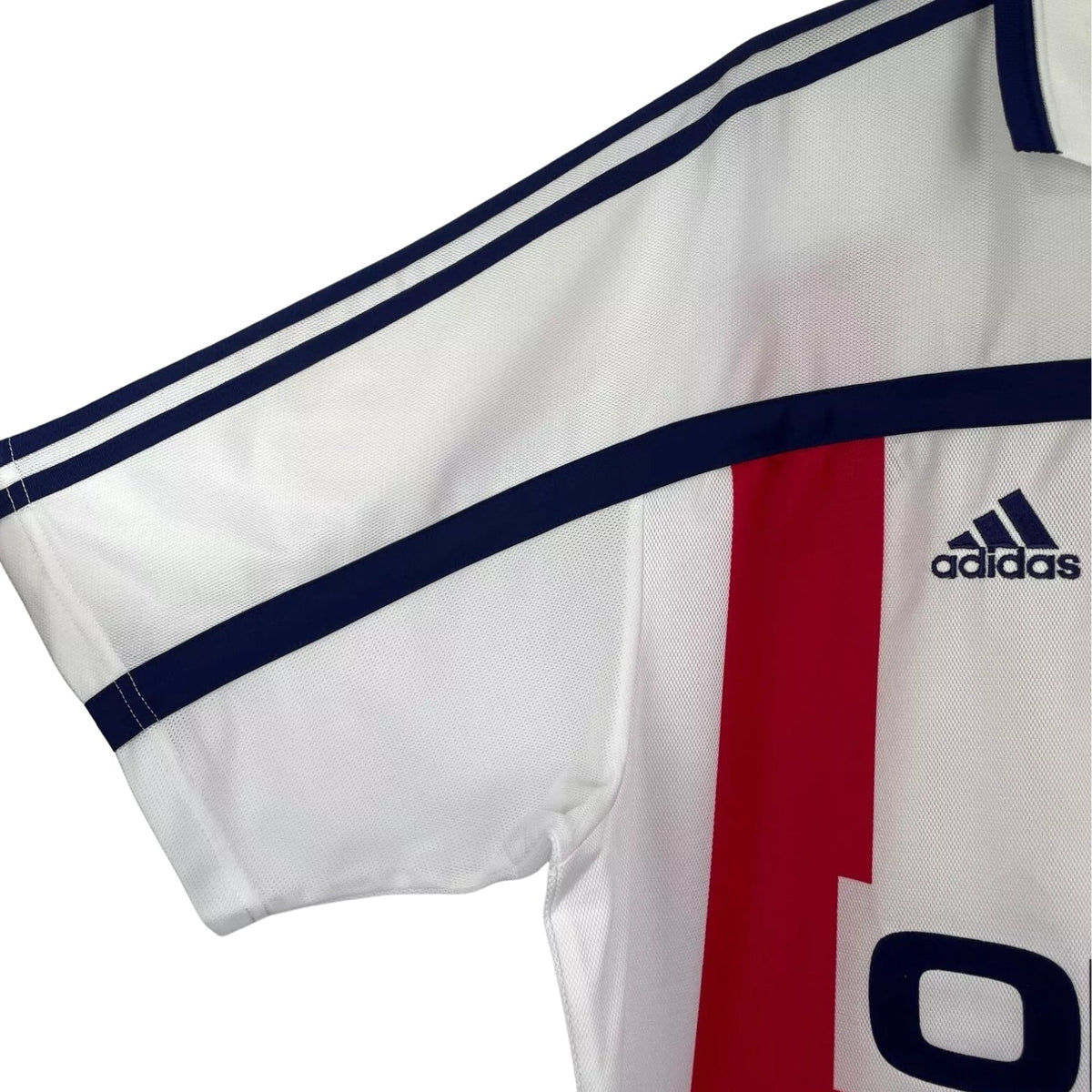 Retro Bayern Munich Away Shirt 00/01 - FullKit image 4