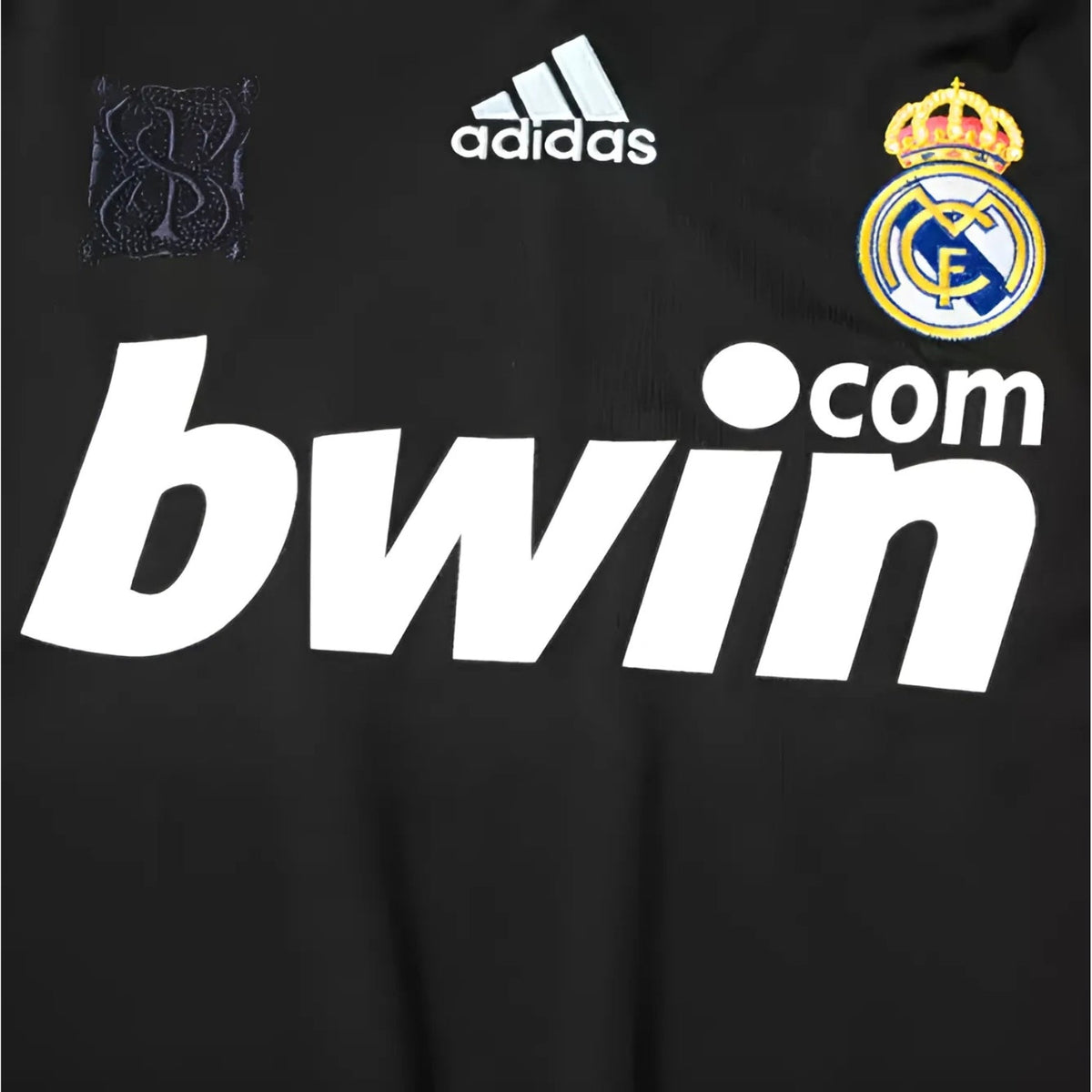 Retro Real Madrid Away Shirt 09/10 - FullKit image 3