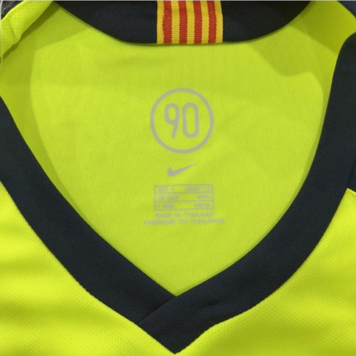 Retro Barcelona Away Shirt 05/06 - FullKit image 3