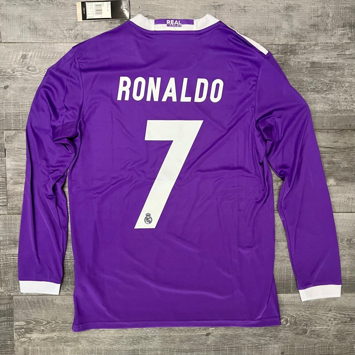 Real Madrid Away Shirt 16/17 - FullKit image 3