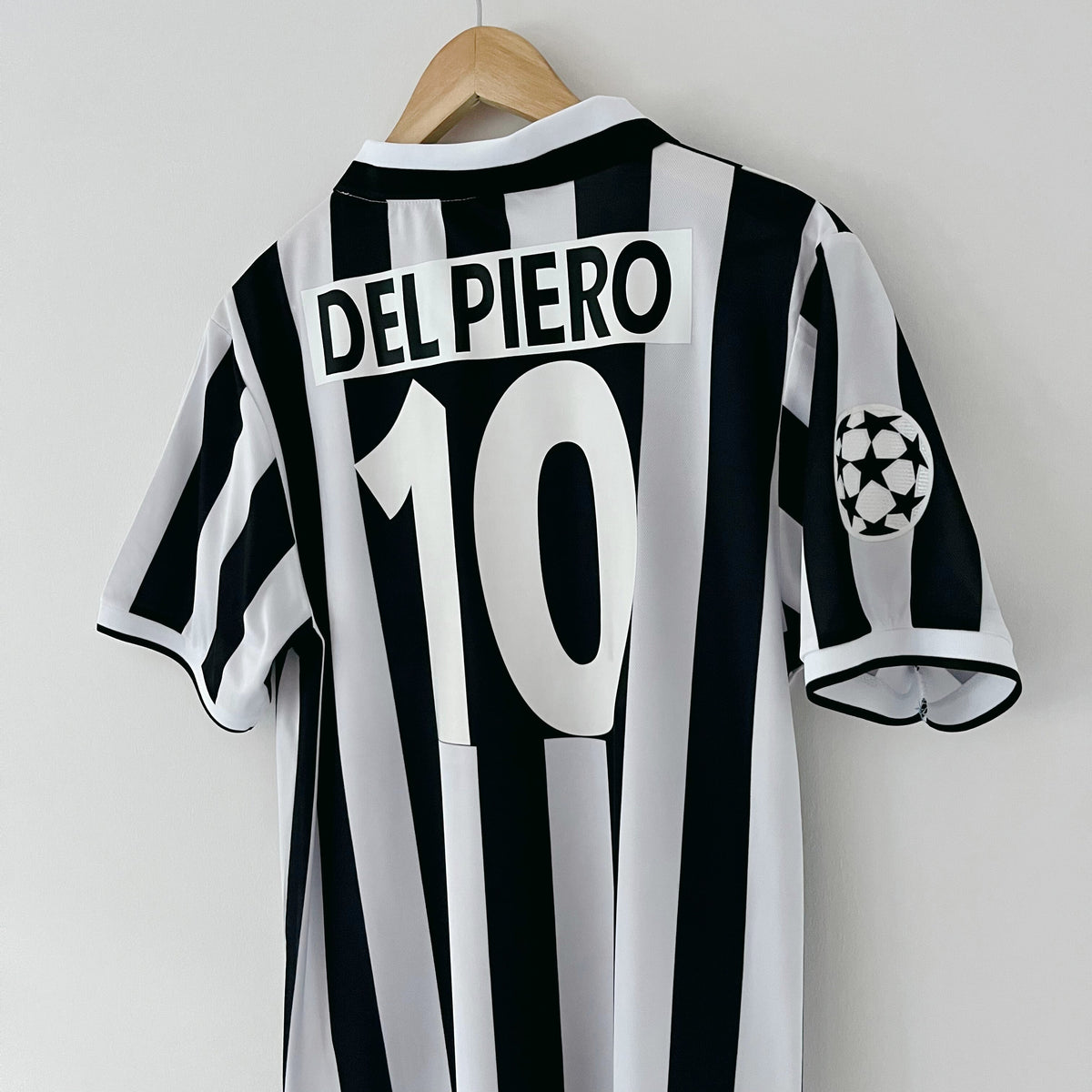 Retro Juventus Home Shirt 96/97 – FullKit image 4