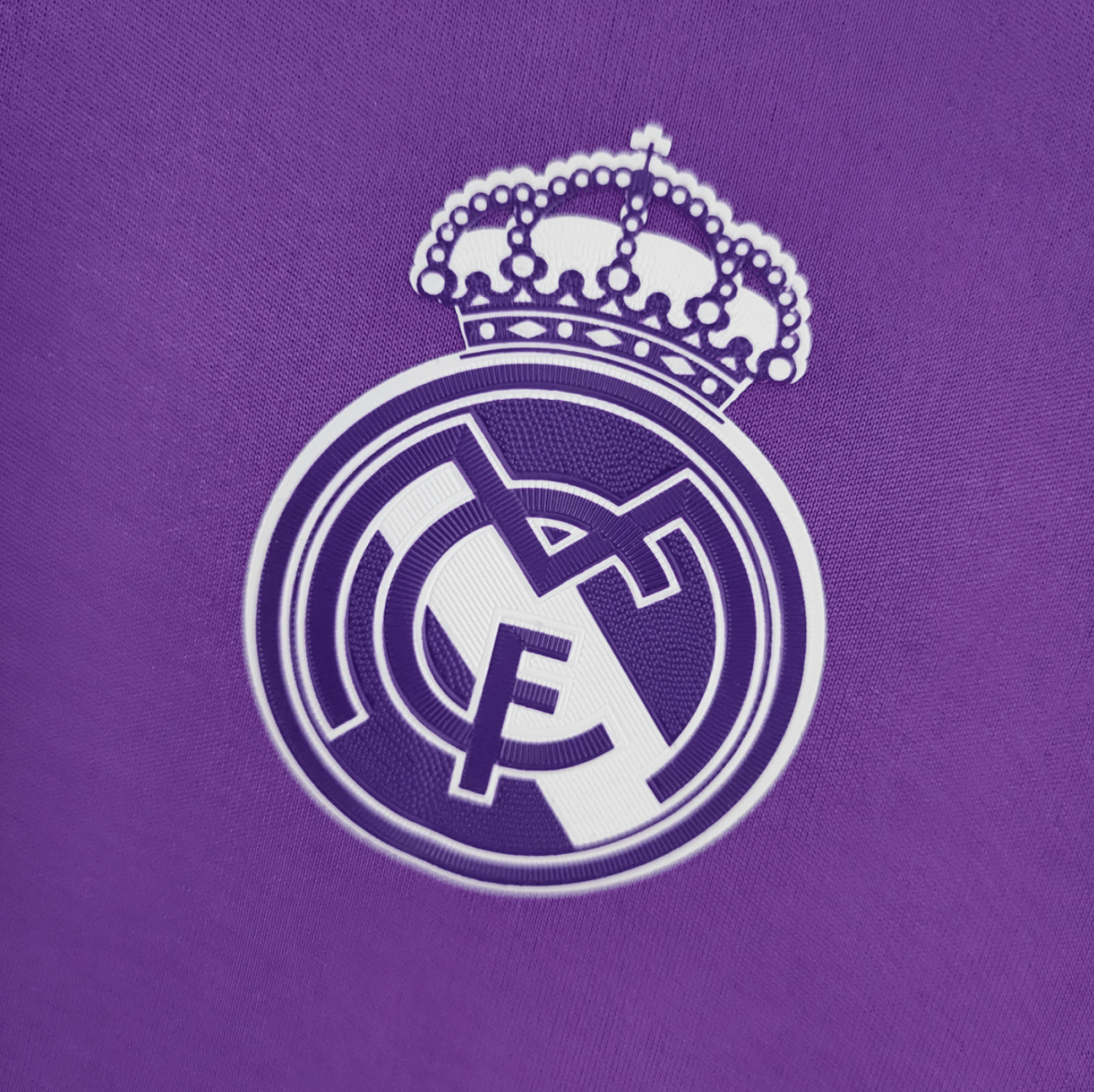 Real Madrid Away Shirt 16/17 - FullKit image 5