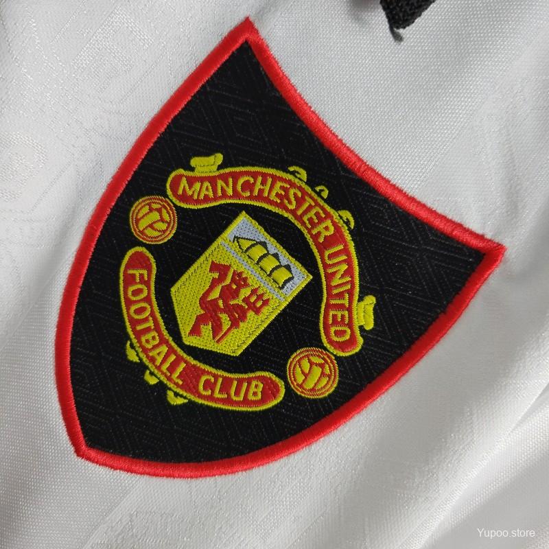Retro Manchester United Away Shirt 97/98 - FullKit image 6