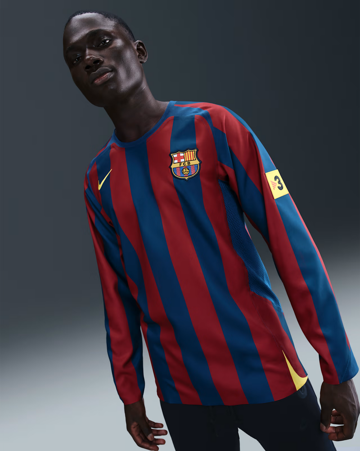 Retro Barcelona Home Shirt 05/06 - Ronaldinho 10 – FullKit image 3